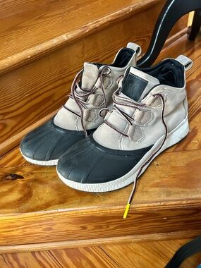 Two-Tone Waterproof Duck Boots - Black and Tan